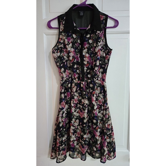 rue21 Black Floral Dress Size Small with collar and Sheer Back - Picture 1 of 3